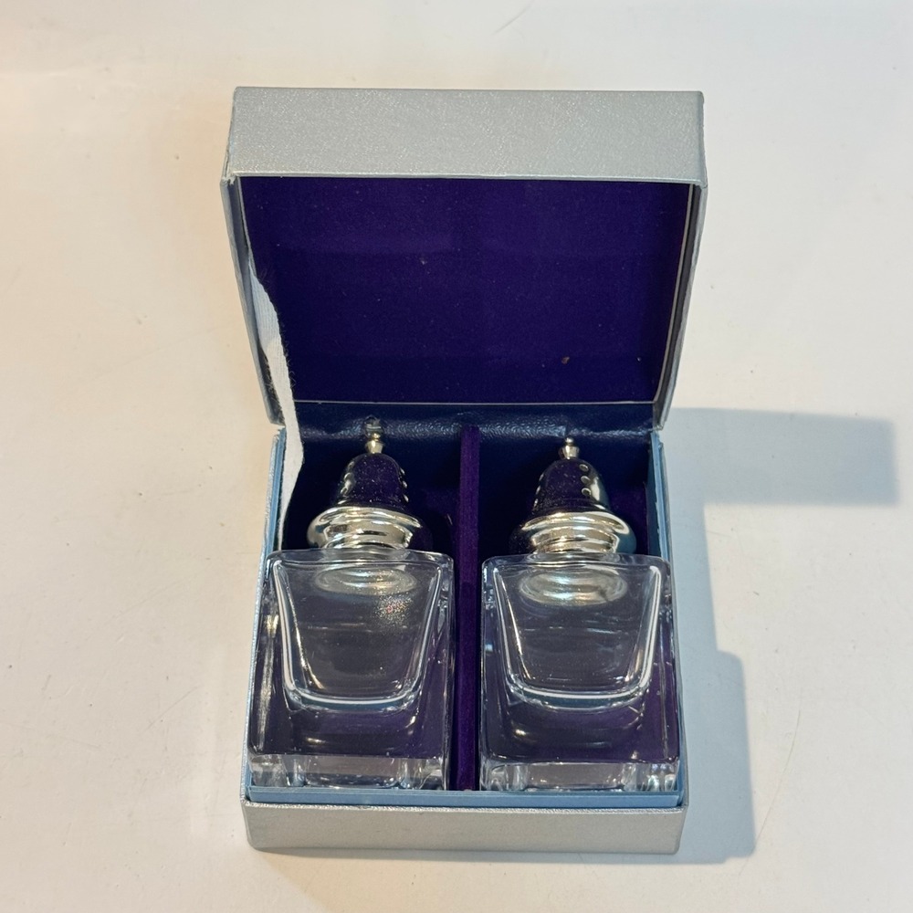 Vintage Wm. A. Rogers Oneida Crystal Glass Salt & Pepper Shakers IOB NOS‎